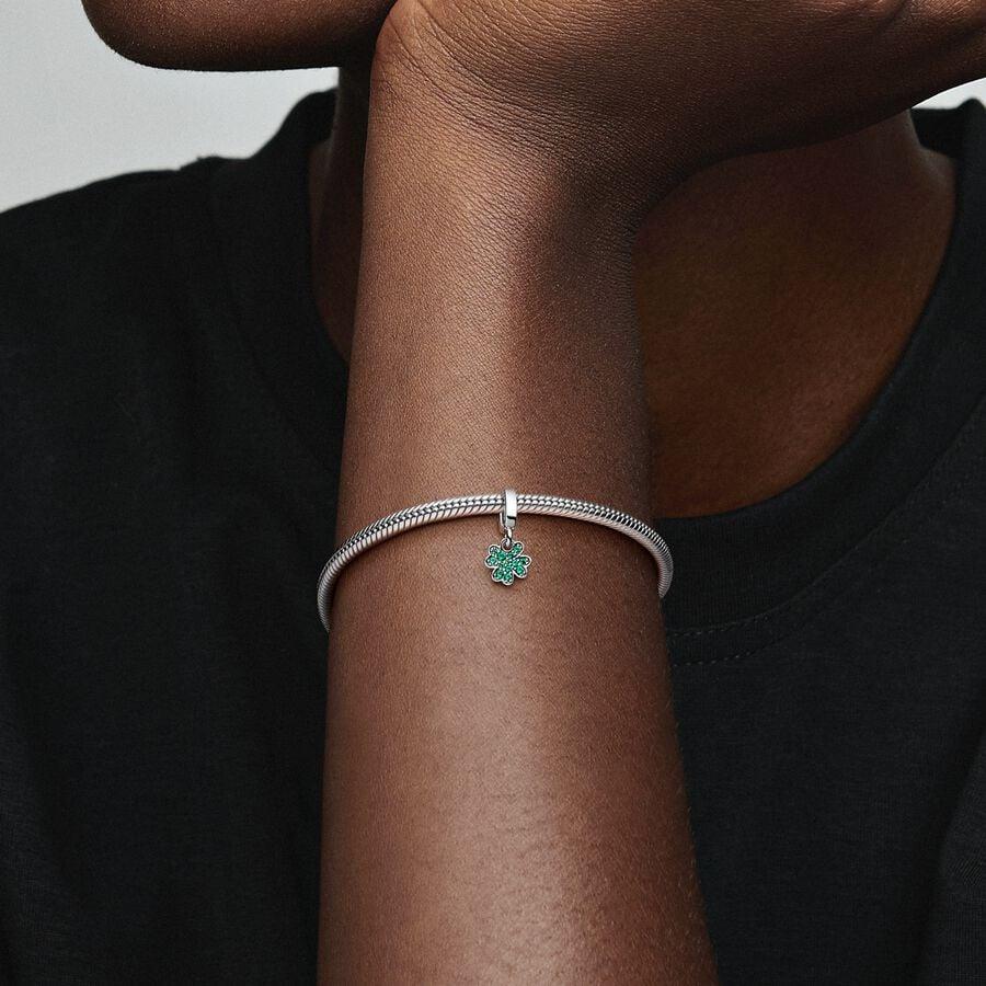 Vierblättriges Kleeblatt Charm-Anhänger
